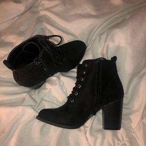 BLACK BOOTIES